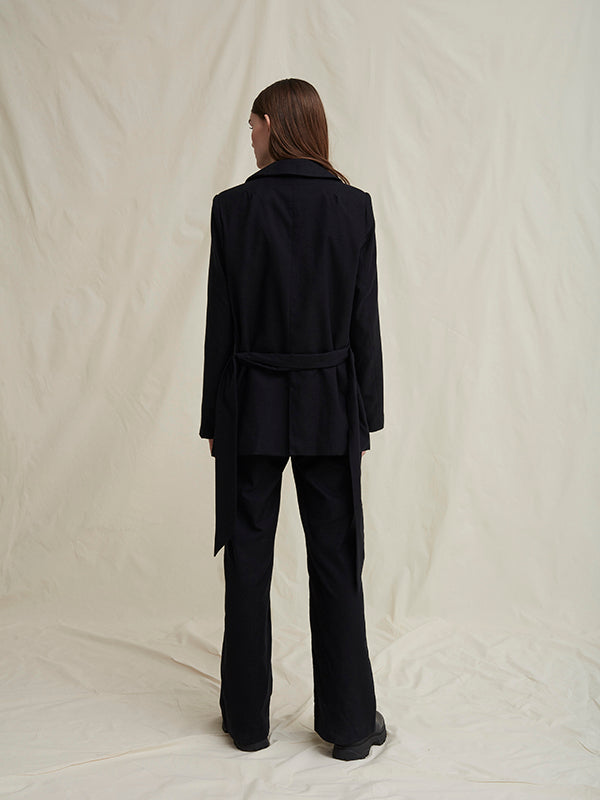 Schulz by Crowd sort jakkesæt i økologisk bomuld