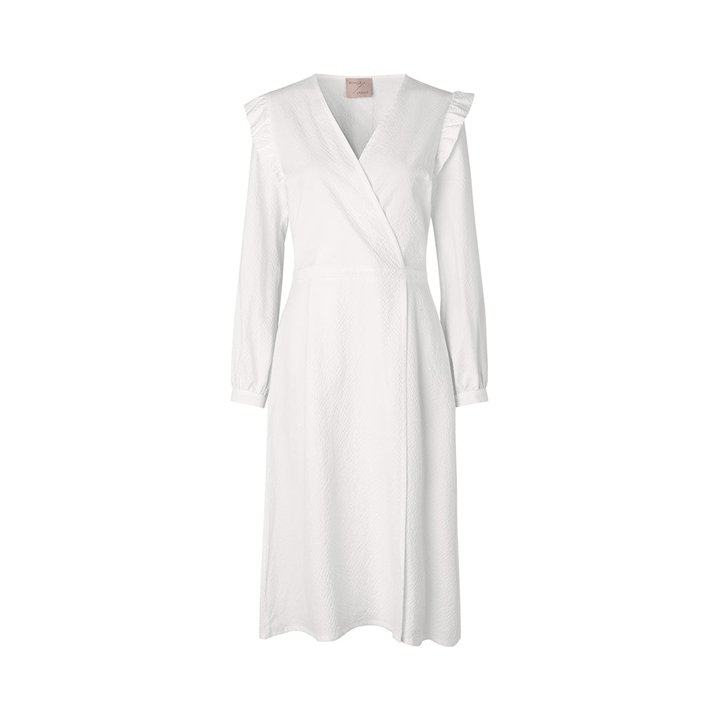 Schulz by Crowd kjole hvid i beck og bølge med flæse på ærmet