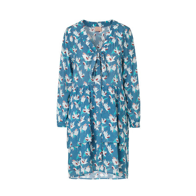 Schulz by crowd silke kjole i fulgleprint med v-udskæring og bindebånd